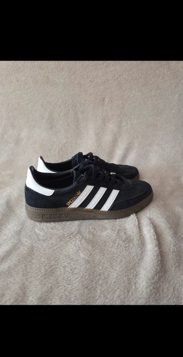Czarne adidas spezial