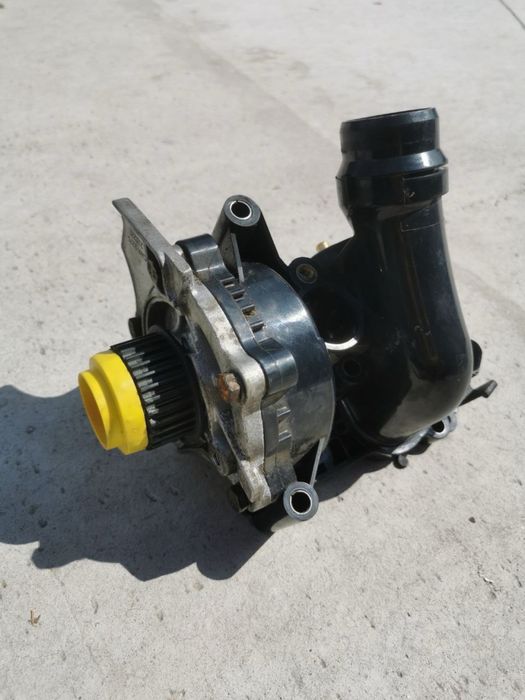 Корпус термостата в сборе VW Tiguan 2016