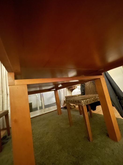 Mesa em madeira de Nogueira