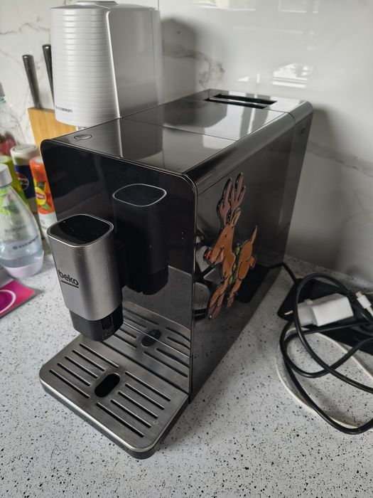 Ekspres automatyczny  Beko CEG3194B latte capuccino