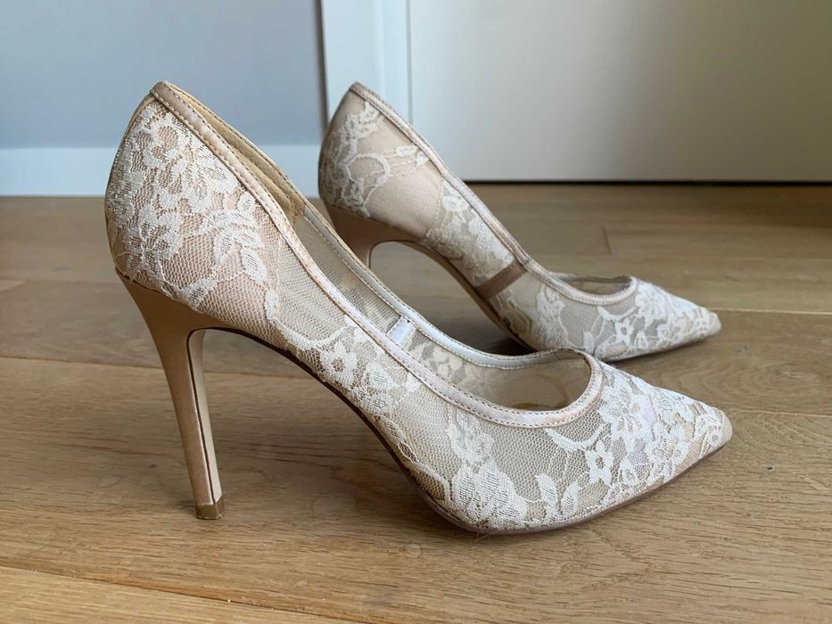 Szpilki w kolorze nude, rozmiar 36.