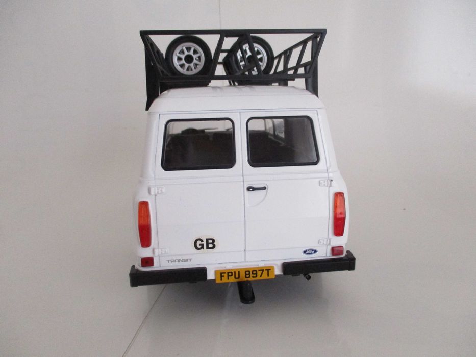 Miniatura da Ford Transit MK II - Escala 1.18