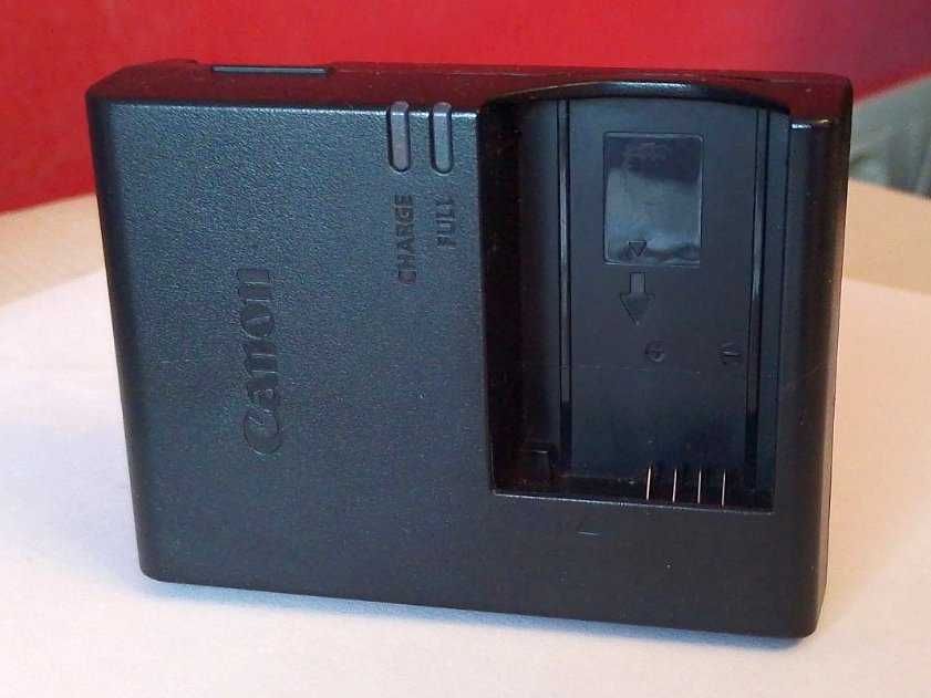 Продам зарядку для фотоапарату Canon LC E12, E17,  E6N, Nikon EN EL14