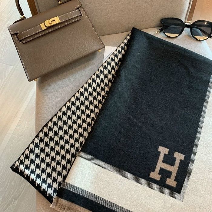 Stylowy szalik damski - klasyczny wzór