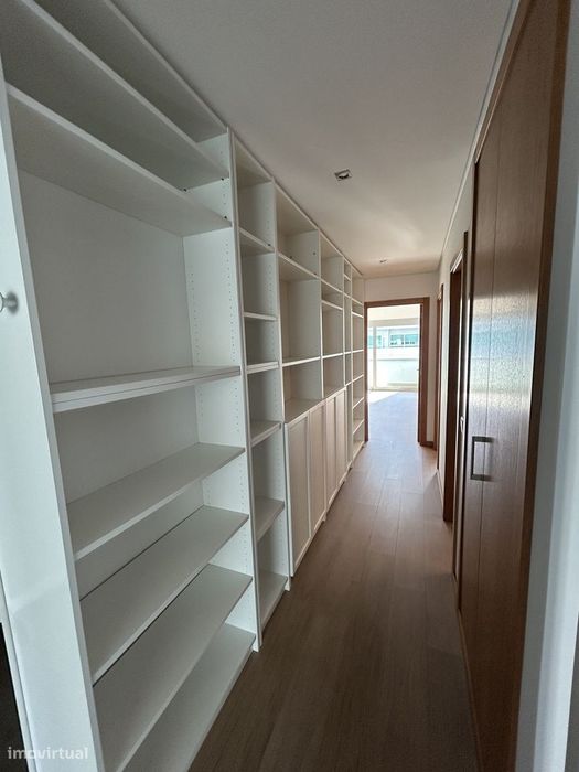Apartamento T2 com Varanda e Garagem em Aveiro