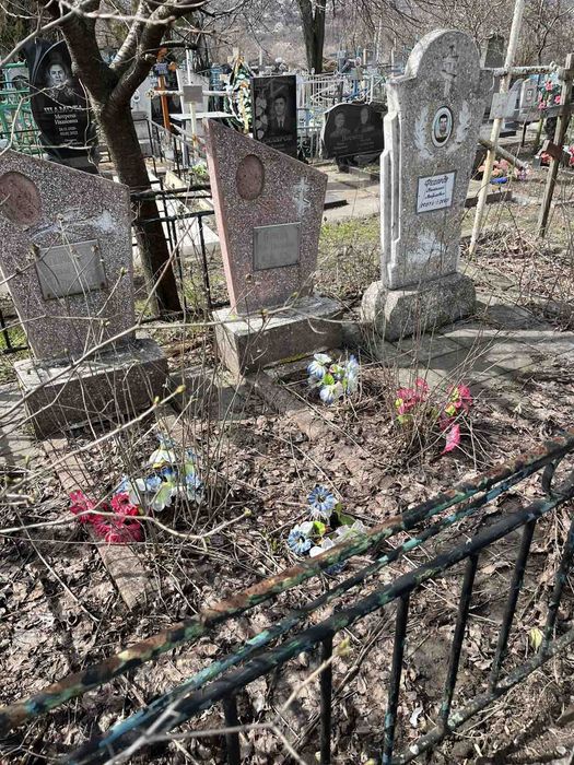 Уборка     могил!