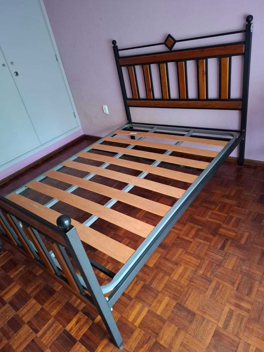Vende-se cama + 2 cabeceiras