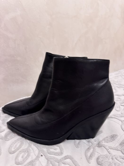Пролам кожаные ботинки от Zara ,37 размер