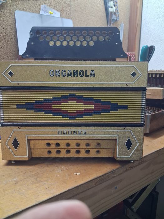 Concertiba organola á segunda voz.