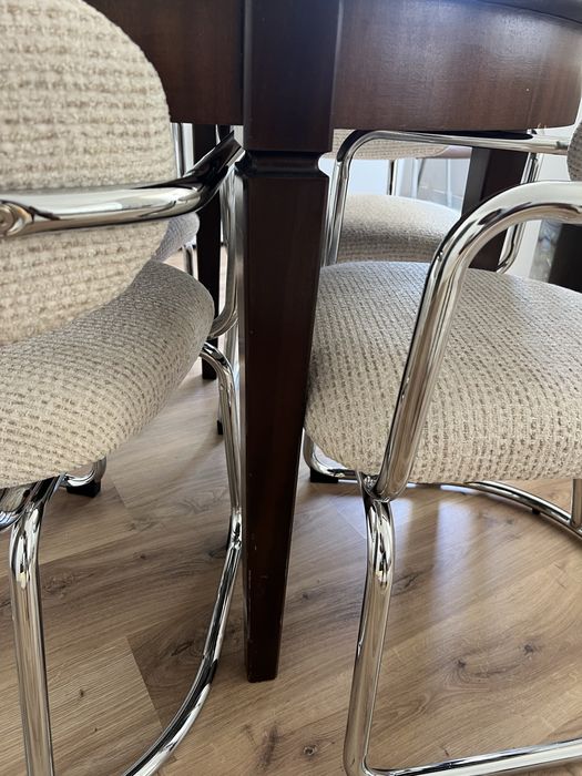 Vendo mesa de jantar em madeira extensivel