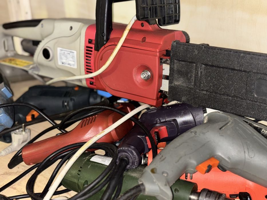 Цепна єлектропилка у доброму стані