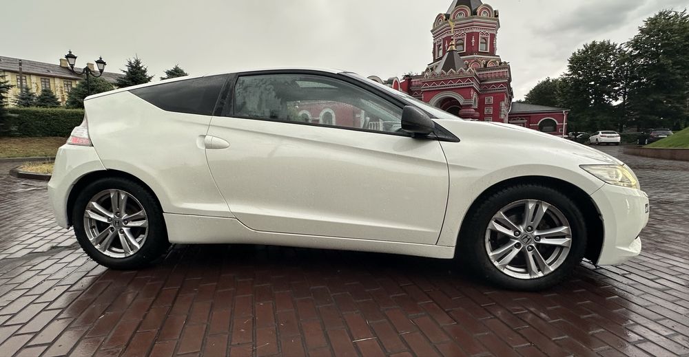 Продам Honda CR-Z 1.5 бензин/гидрид 2010 механика