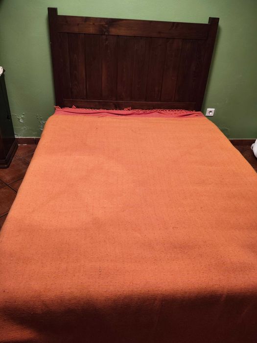 Cama de casal em madeira de carvalho