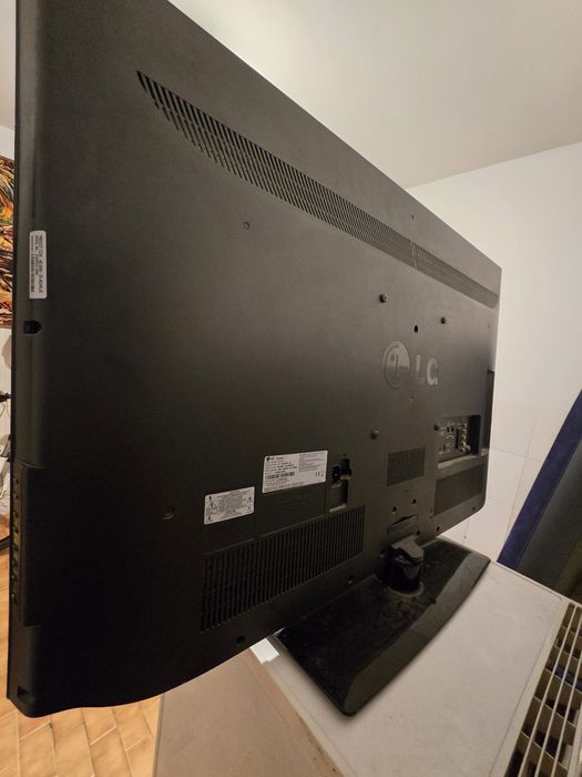 Televisão LG 42" (Modelo 42LD450)