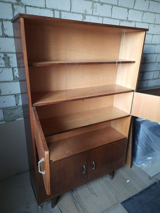 Продам книжный шкаф
