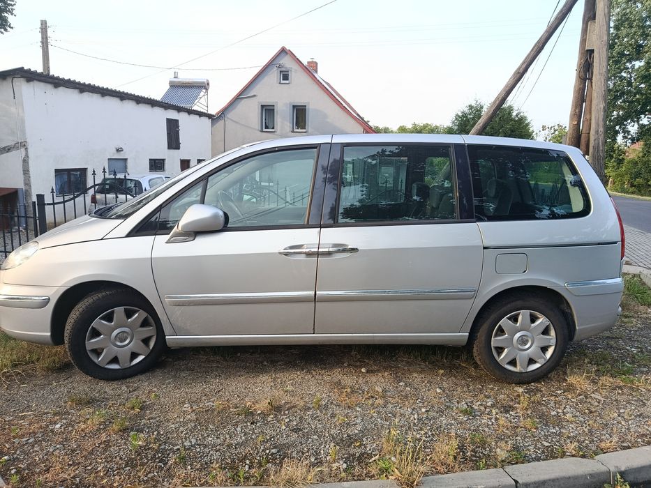 Samochód Peugeot 807 van