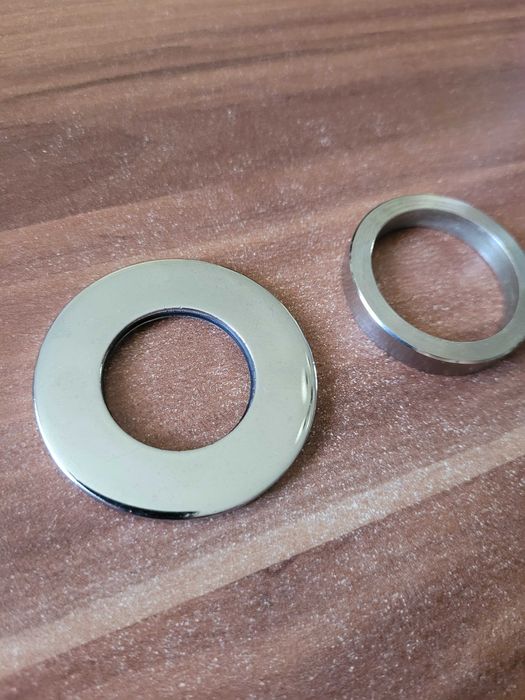 2 pierscienie chromowane do łazienki i kuchni