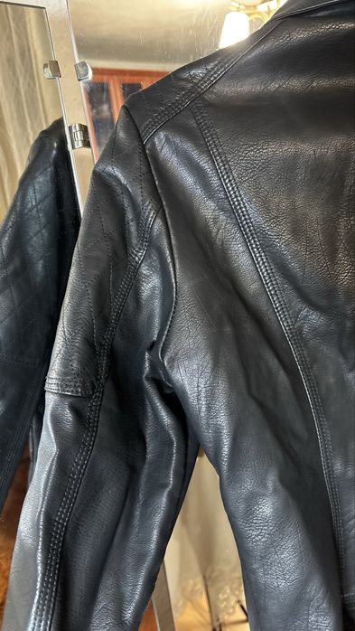 Продам жіночу куртку шкірзамінник