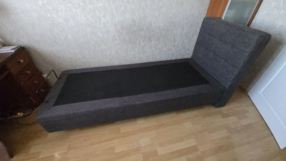 Łóżko z podnoszonym oparciem i strefą nóg, tapicerowane z pilotem 80 x