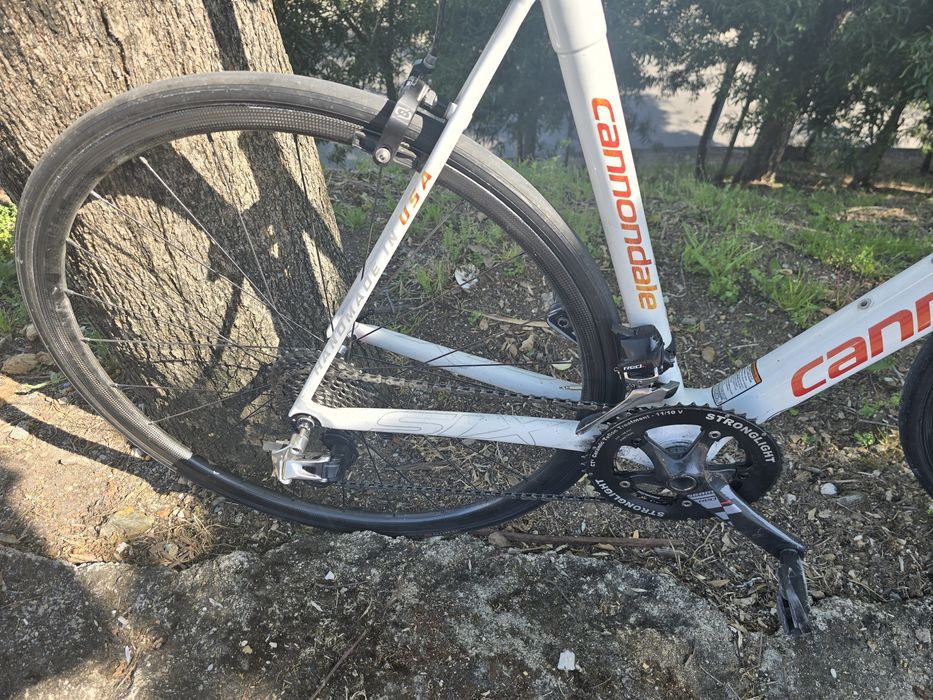 Cannondale com sram red axs e rodas carbono