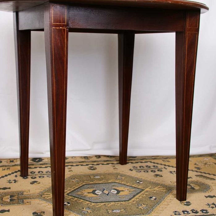 Mesa em mogno com embutidos