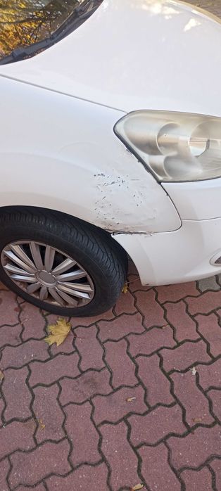 samochod osobowy peugeot