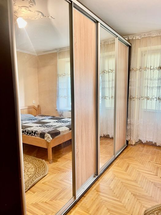Здається велика однокімнатна квартира  р -н Росвигово.