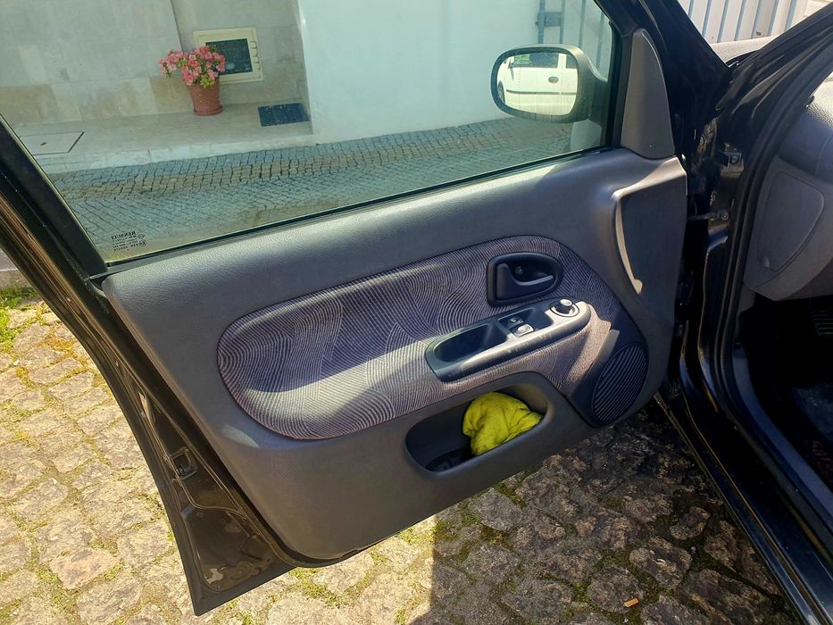 Renault clio 1.2 Ano 2000/12.  280 mil quilómetros