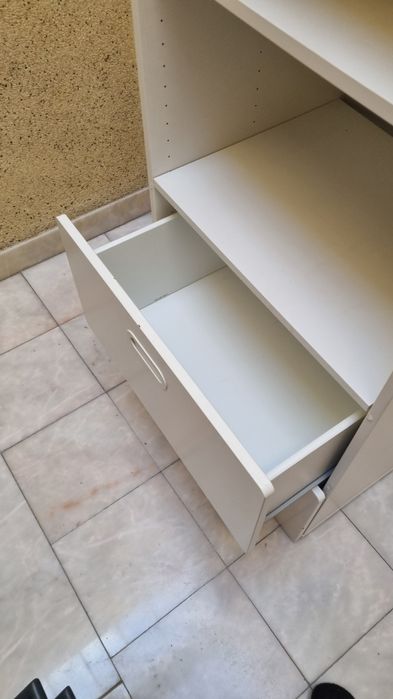 Armário Ikea usado com 2 gavetas e 2 prateleiras