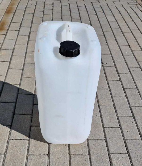 Bańki, kanistry plastikowe na wode chemie i inne płyny 20 L