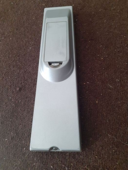 Televisão 12v com adaptador para isqueiro de carro e para 220v.