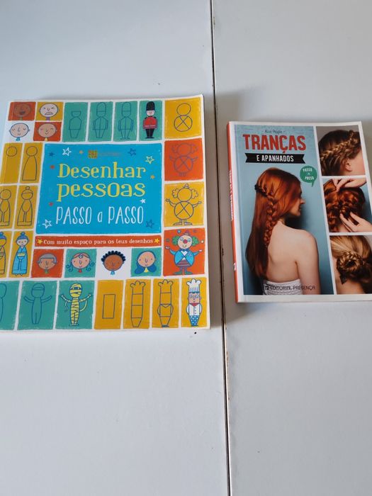 Livros de penteados e de desenho
