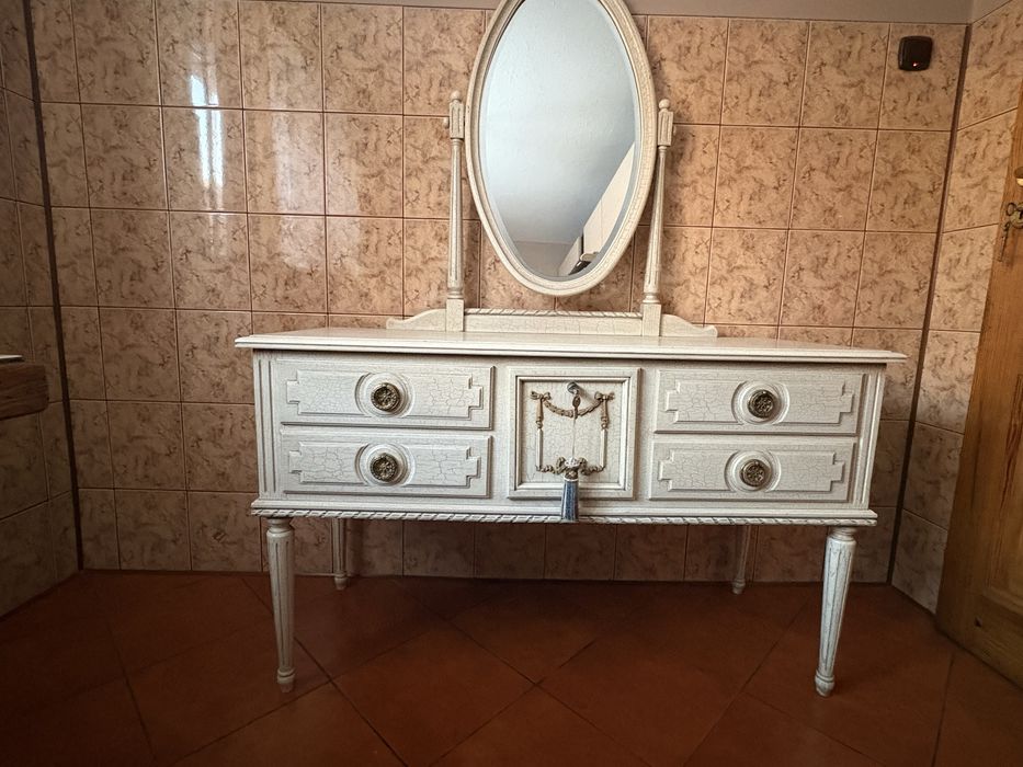 Toaletka w stylu Retro