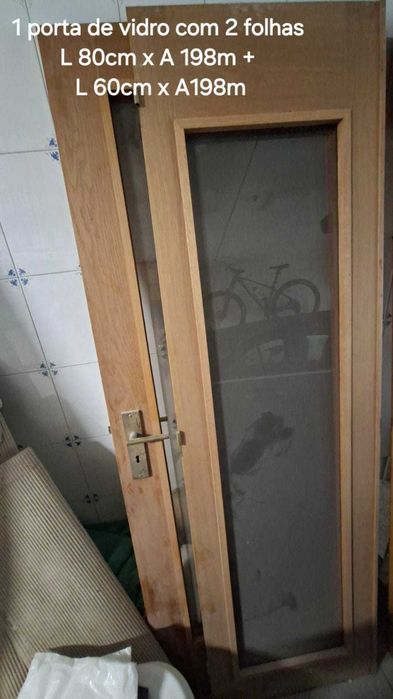 Porta interior de madeira com vidro – 2 folhas – 140 × 198 cm – Bom estado