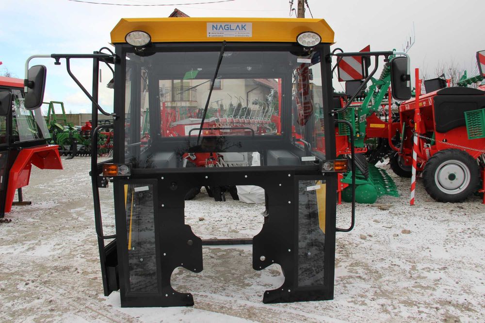 Kabina ursus C 330  C-330 z błotnikami Naglak wersja Elegant żółta