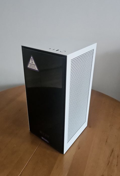 Ryzen 7 7800X3D RX 9070 XT 16 GB 32 GB DDR5 2TB komputer gamingowy SFF