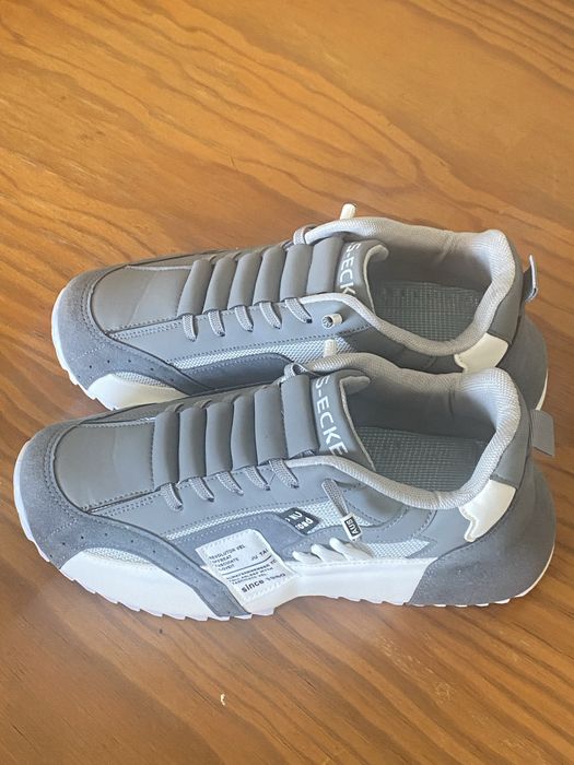 Sapatilhas de homem novas