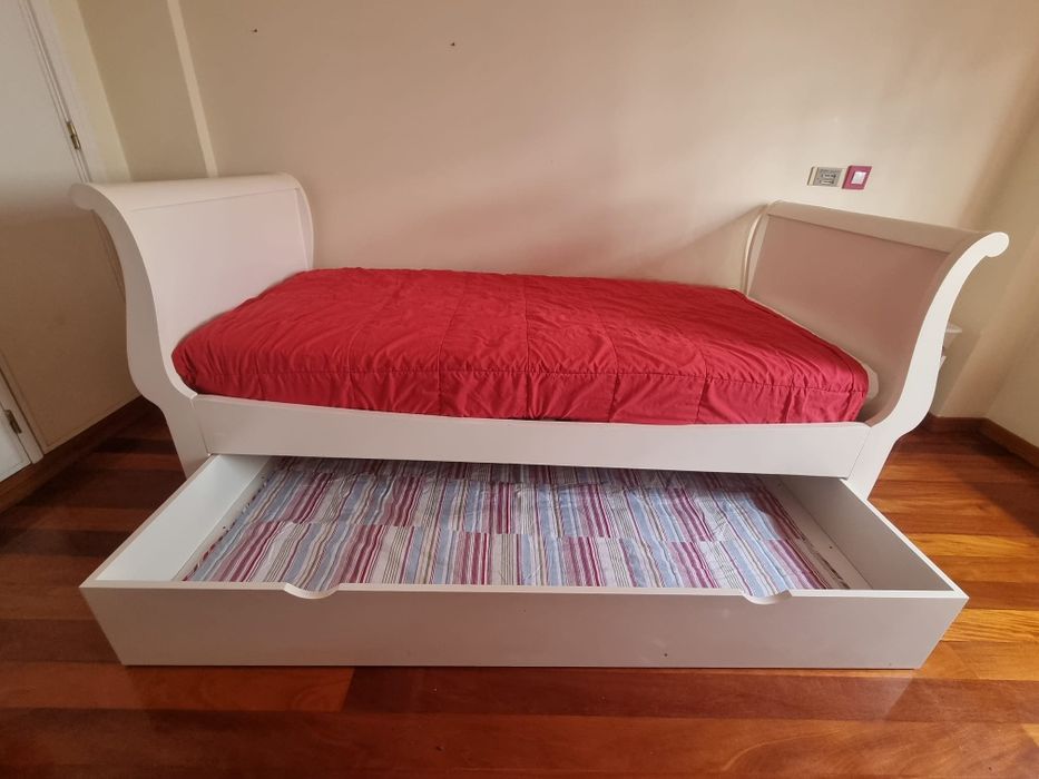 Cama de solteiro madeira lacada