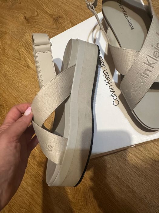 Sandały Calvin Klein 41 platforma