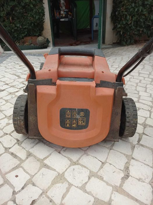 Corta-relva elétrico BLACK + DECKER BEMW471BH-QS