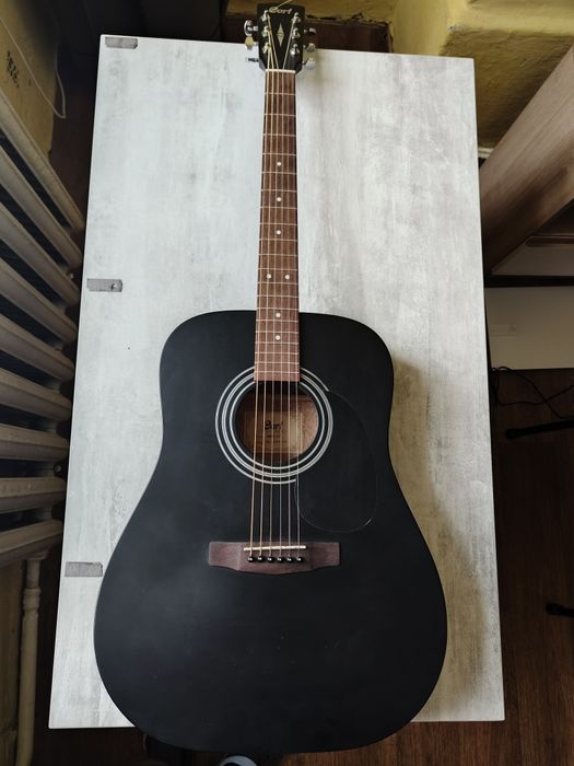 Гірата акустична фірми Cort чорна нова +в подарунок медіатор і каподас