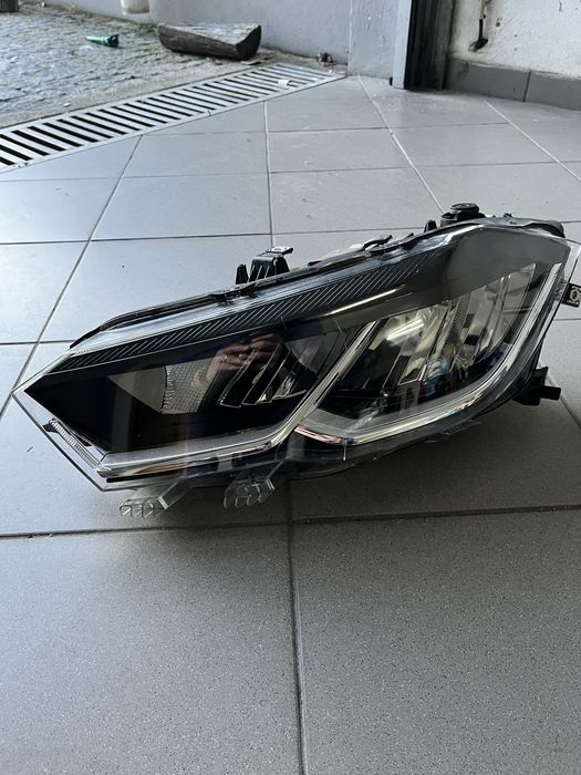 Farol esquerdo VW Polo VI