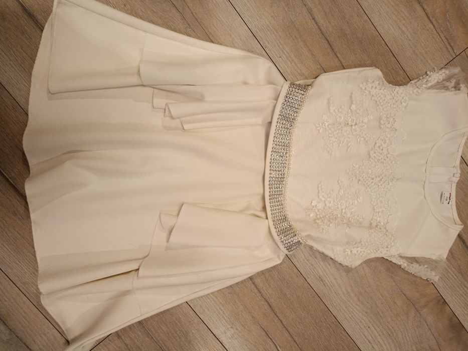 Elegancka sukienka beżowa rozmiar 158