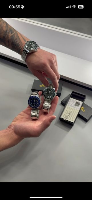 Класичний годинник який фокусує погляд