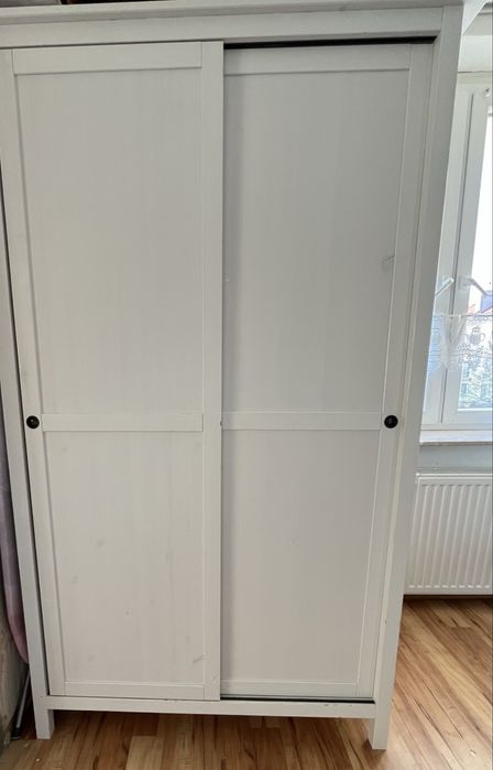 Szafa Ikea Hemnes z drzwiami przesuwnymi