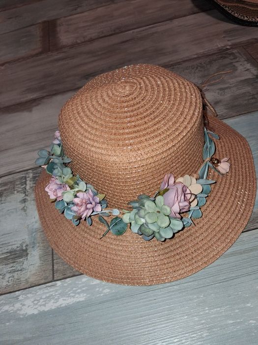 Kapelusz letni w kwiaty