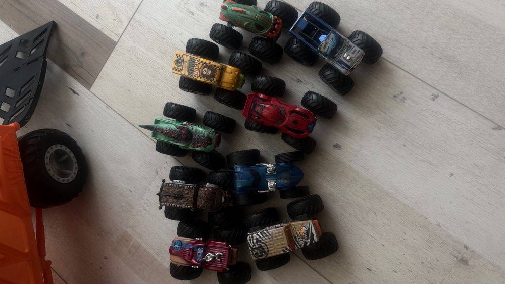 Автовоз Hot wheels