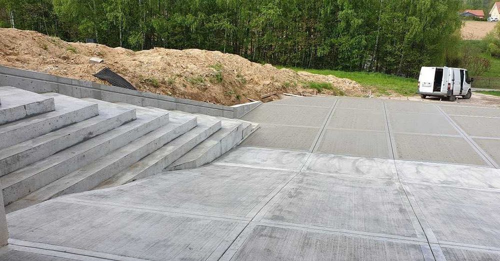 Posadzki Przemysłowe Wynajem kombajnu do rozkładania betonu Naprawa Posadzek Przemysłowych Podjazdy betonowe Materiały posadzkarskie Wolne terminy