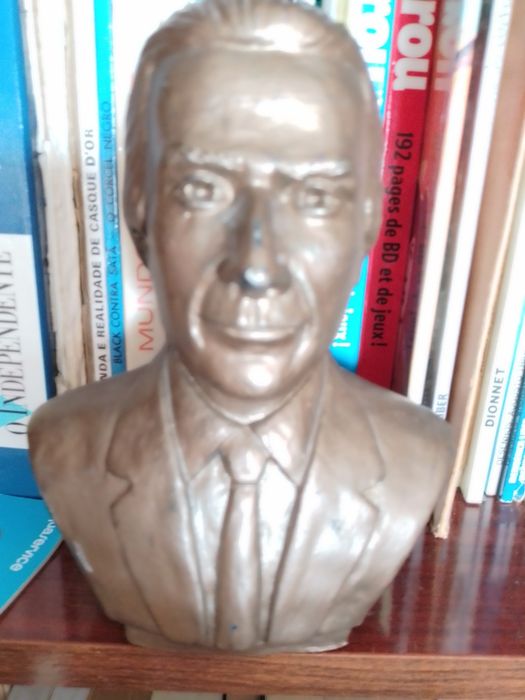 Quer bustos?Promoção:Vários em cerâmica e Barro antigo C/patina em bronze:Saramago, Sà Carneiro.e Eleanor Roosevelt Cada 30E-Contos DN/JN2E Desde 2E