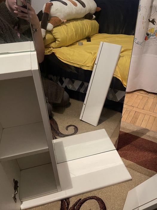 Дзеркало з тумбою у ванну кімнату